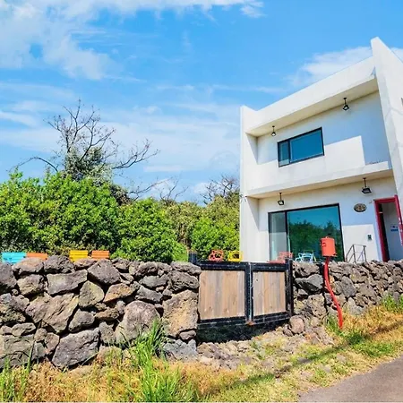 Jeju Damongchae Pension